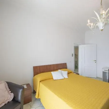 Sleeps 4 Air Con Wifi Appartamento